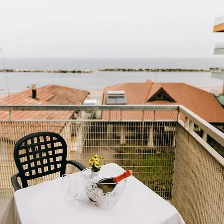 Hotel Villa Claudia Bellaria-Igea Marina Exterior foto